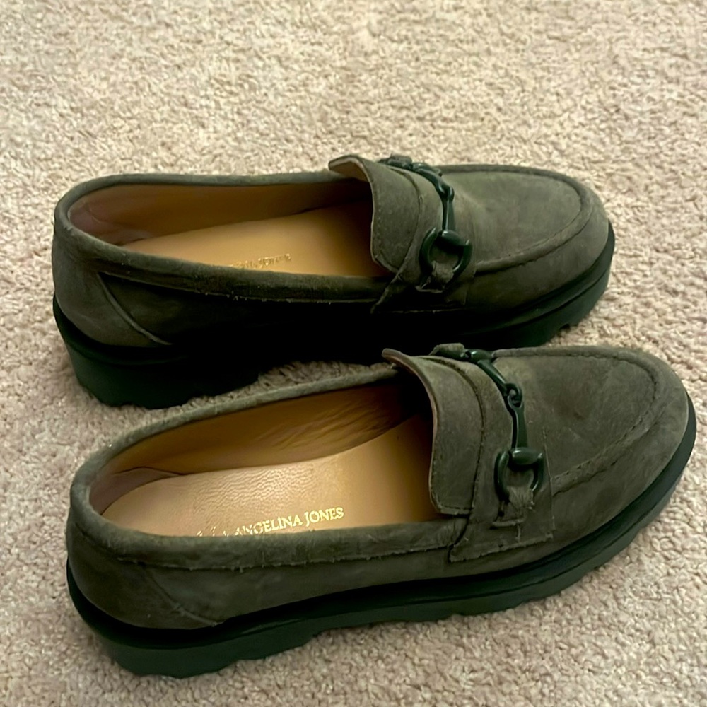 New Angelina Jones olive green lug loafers